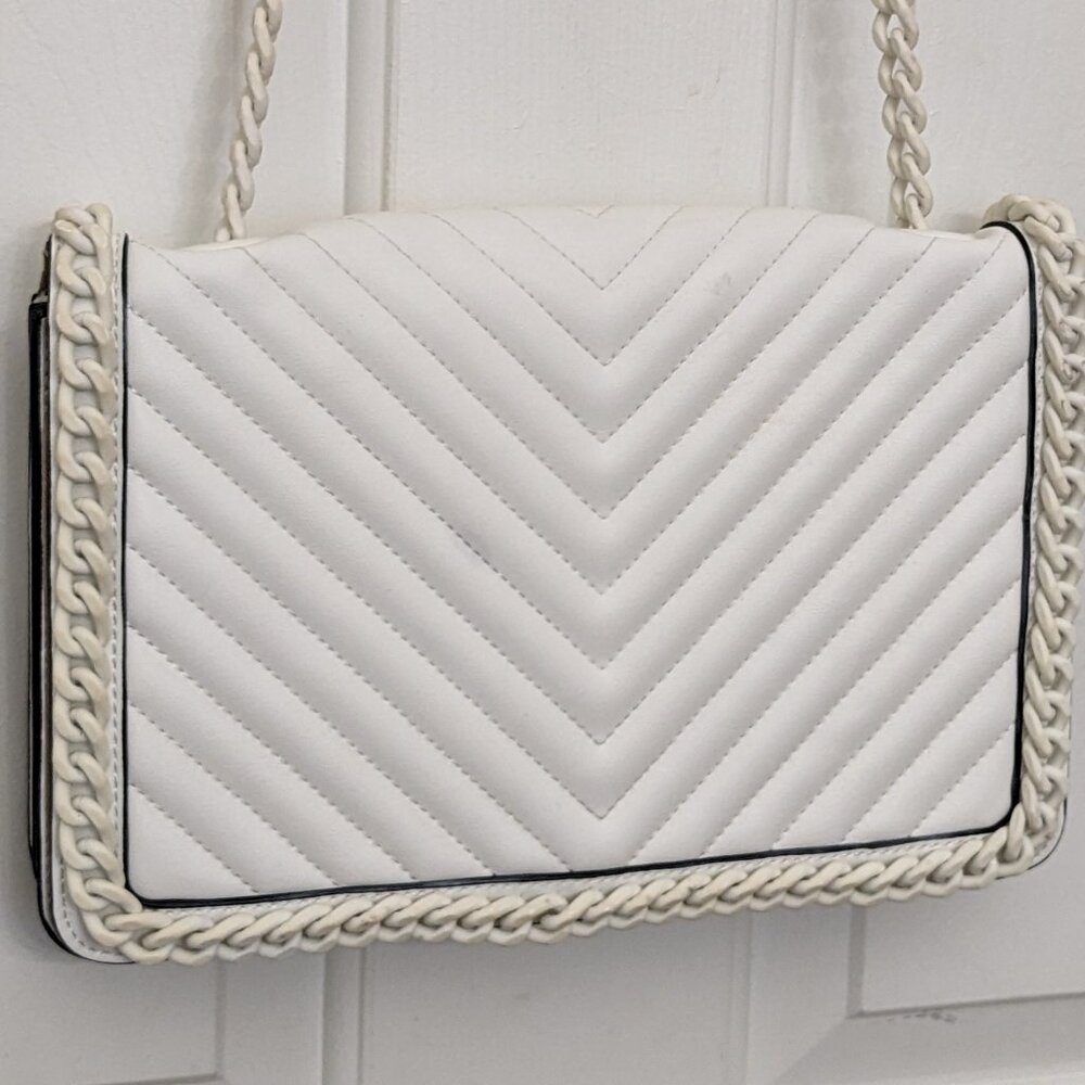 ALDO Greenwald Crossbody Bag Medium White Overflow With Metal Chain - Picture 3 of 16